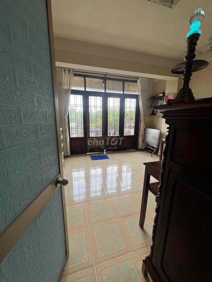 Chính chủ Cần Bán Gấp nhà MT chế lan viên , không qua trung gian