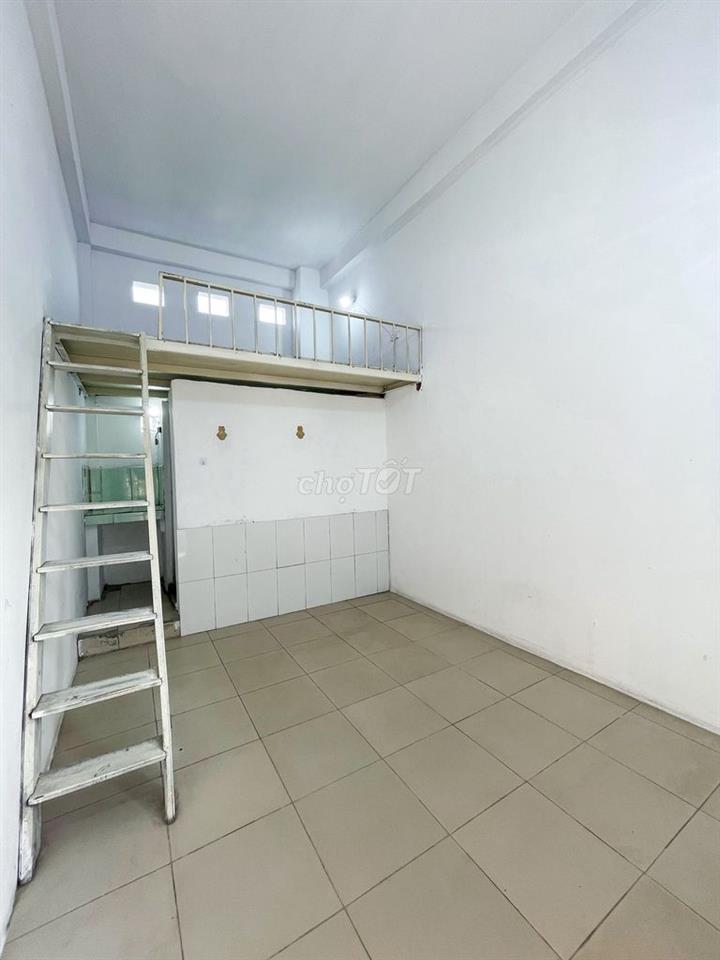 Phòng trọ đơn có gác xép vskk, đủ điều hòa, nóng lạnh