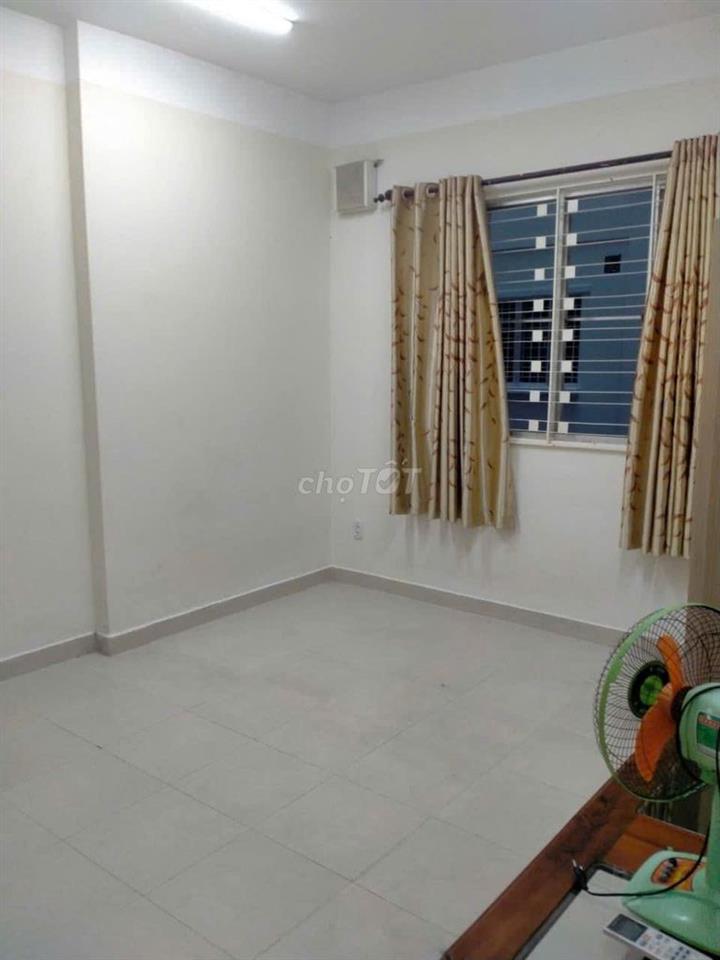 Chung cư Nguyễn Ngọc Phương, BT: 2p ngủ, nhà trống, 10 triệu, 75m2