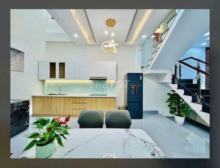 NHÀ 4 TẦNG MỚI ĐẸP VÀO Ở NGAY 5 PHÒNG NGỦ HẺM XÔ VIẾT NGHỆ TĨNH. BT  