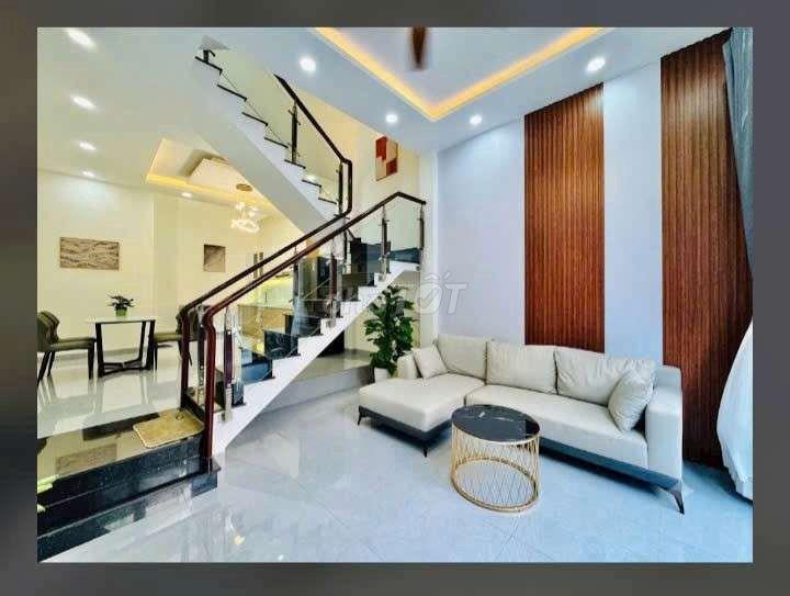 NHÀ 4 TẦNG MỚI ĐẸP VÀO Ở NGAY 5 PHÒNG NGỦ HẺM XÔ VIẾT NGHỆ TĨNH. BT  