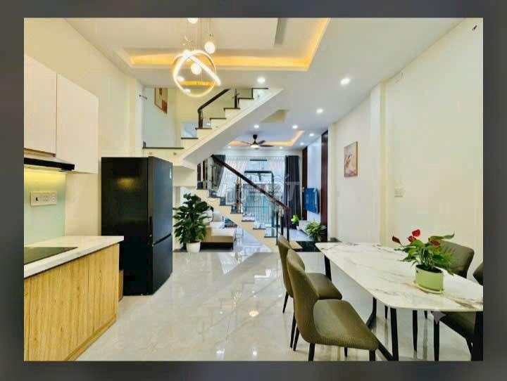 NHÀ 4 TẦNG MỚI ĐẸP VÀO Ở NGAY 5 PHÒNG NGỦ HẺM XÔ VIẾT NGHỆ TĨNH. BT  