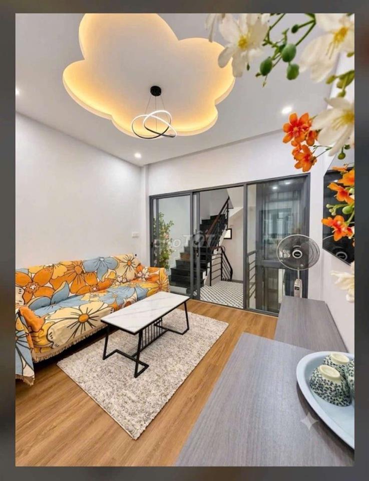 BÁN NHÀ MỚI ĐẸP VÀO Ở NGAY HUỲNH VĂN BÁNH– HXH THÔNG 5 TẦNG THANG MÁY