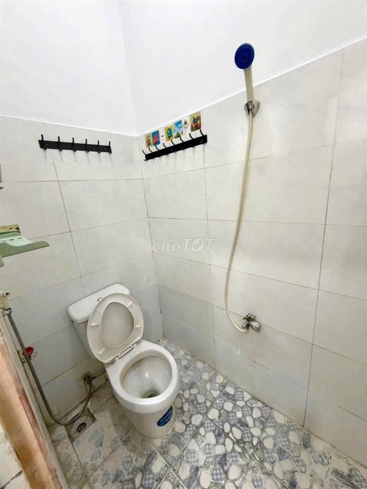 Cần cho thuê căn nhà hẻm Đào Duy Anh, gần Coopmart. Giá: 15tr/tháng