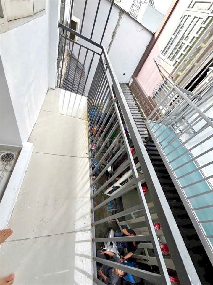 Cần cho thuê căn nhà hẻm Đào Duy Anh, gần Coopmart. Giá: 15tr/tháng