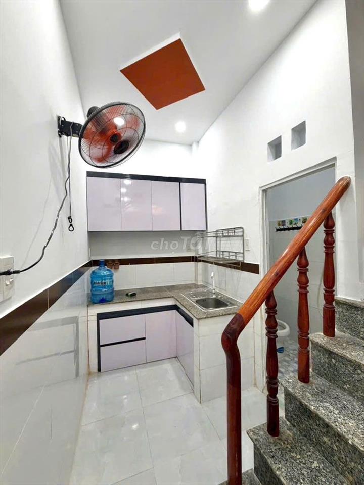 Cần cho thuê căn nhà hẻm Đào Duy Anh, gần Coopmart. Giá: 15tr/tháng