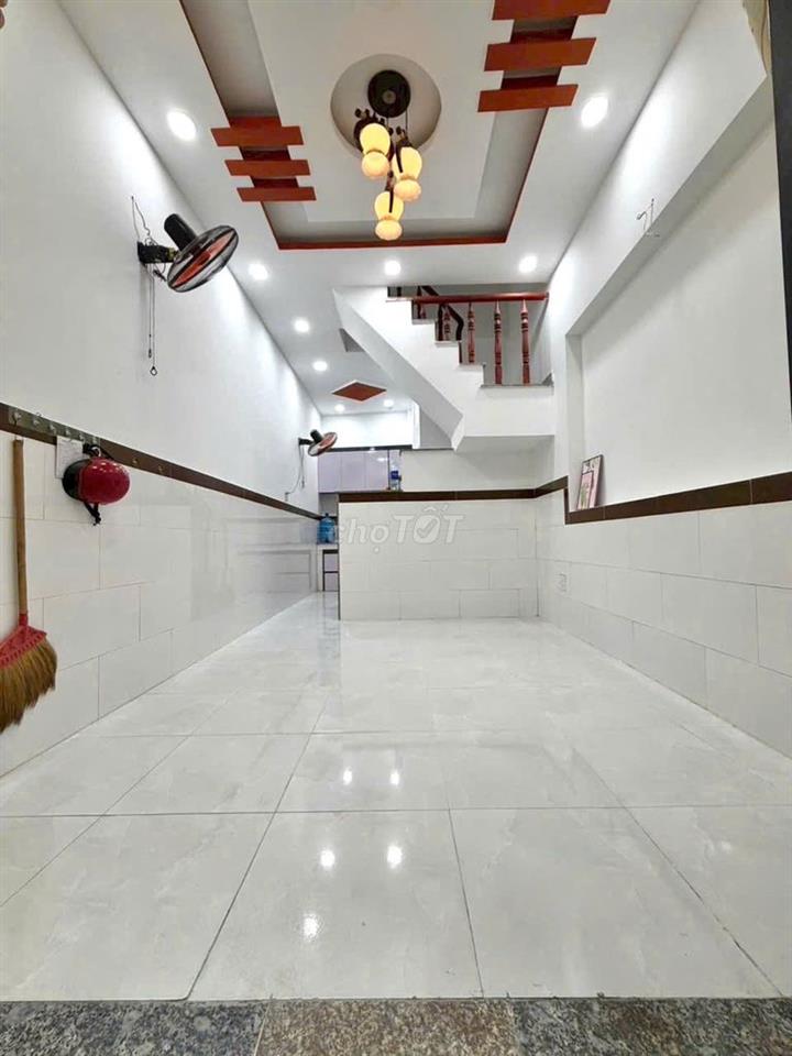 Cần cho thuê căn nhà hẻm Đào Duy Anh, gần Coopmart. Giá: 15tr/tháng