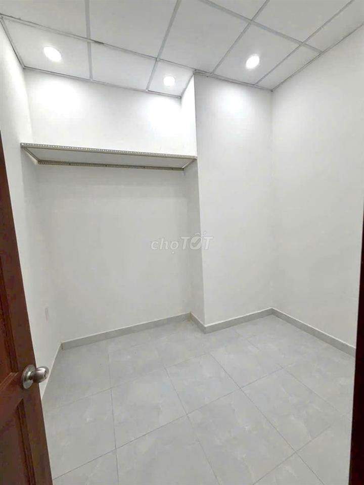 Cần cho thuê căn nhà hẻm Đào Duy Anh, gần Coopmart. Giá: 15tr/tháng