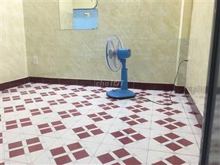 Phòng trọ giá rẻ, wc riêng, gần cổng xe lửa số 6