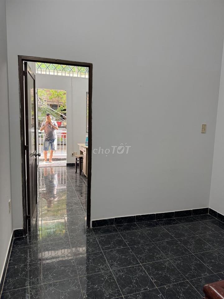 Nhà bán hẽm 341 Lạc Long Quân