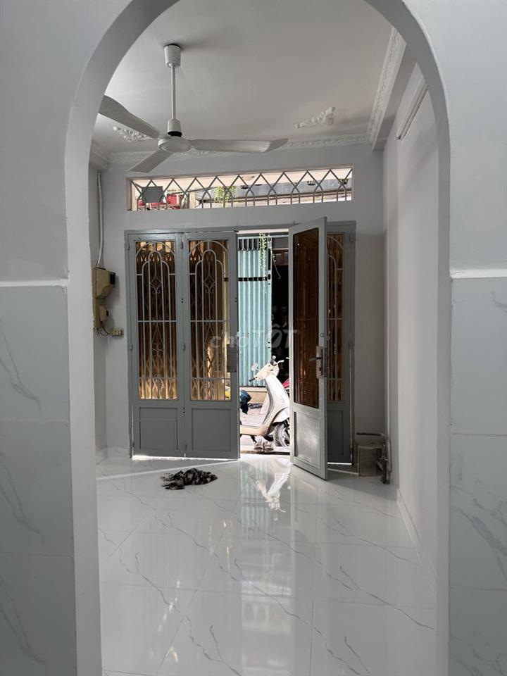 Nhà bán hẽm 341 Lạc Long Quân