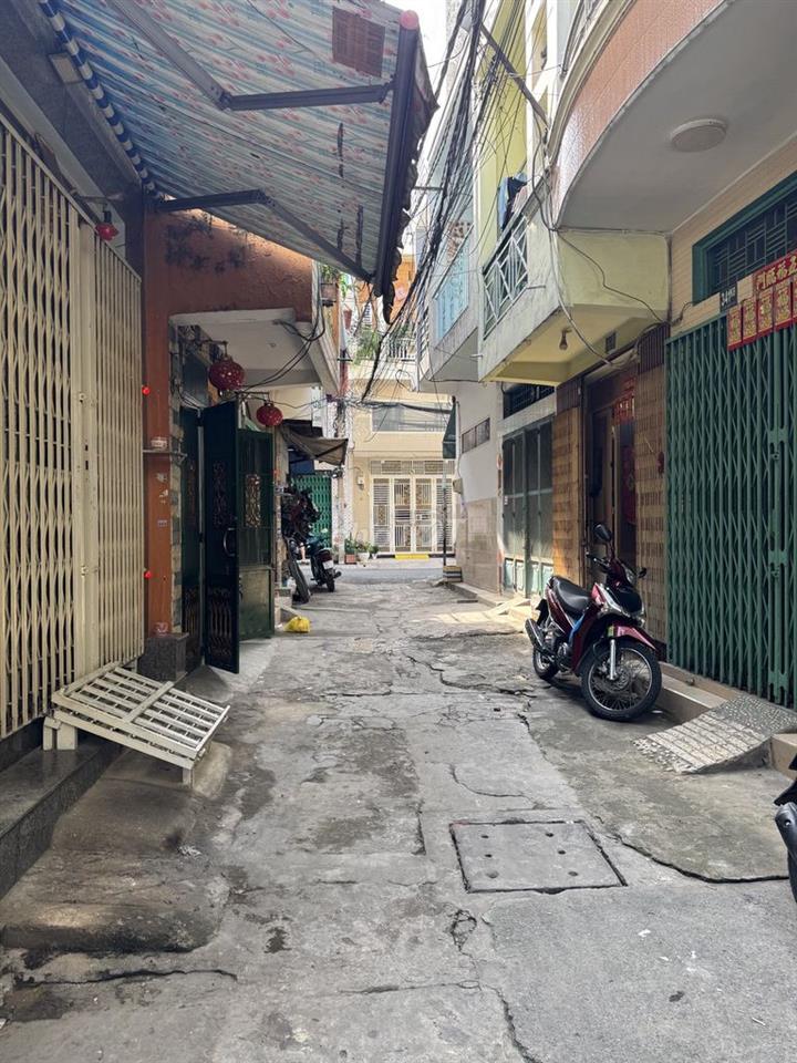 Nhà bán hẽm 341 Lạc Long Quân