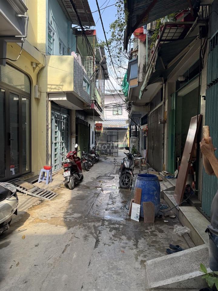 Nhà bán hẽm 341 Lạc Long Quân