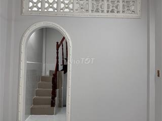 Nhà bán hẽm 341 Lạc Long Quân