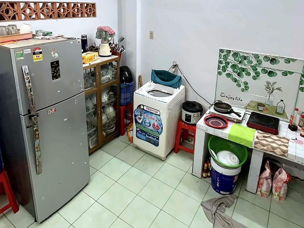 Nhà 1 trệt 1 lầu 2 phòng ngủ Lạc Long Quân, gần Đầm Sen, Quận 11