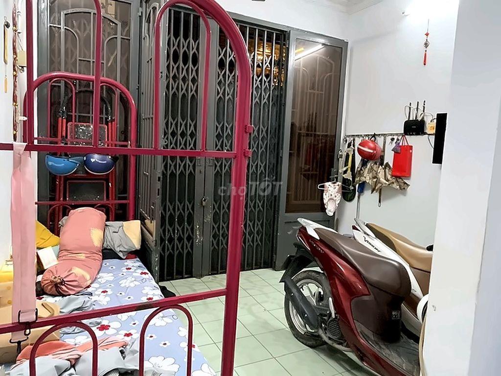 Nhà 1 trệt 1 lầu 2 phòng ngủ Lạc Long Quân, gần Đầm Sen, Quận 11