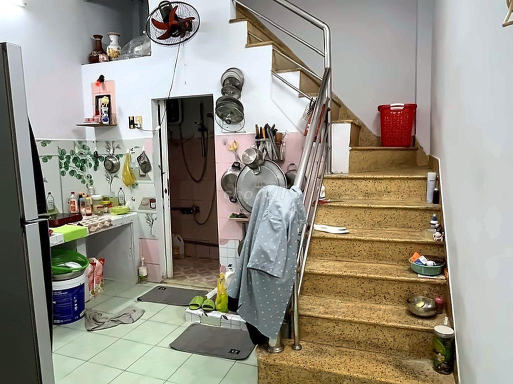 Nhà 1 trệt 1 lầu 2 phòng ngủ Lạc Long Quân, gần Đầm Sen, Quận 11