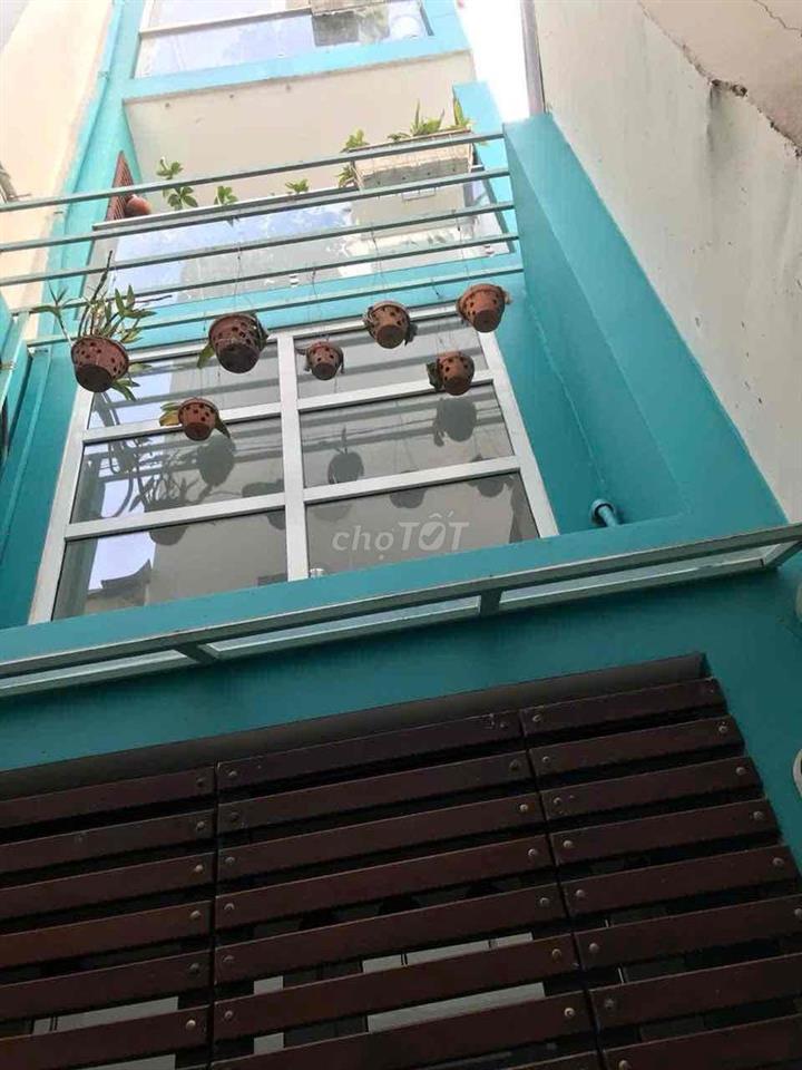 hêm Nguyễn thị minh khai đối diện công viên tao đàn