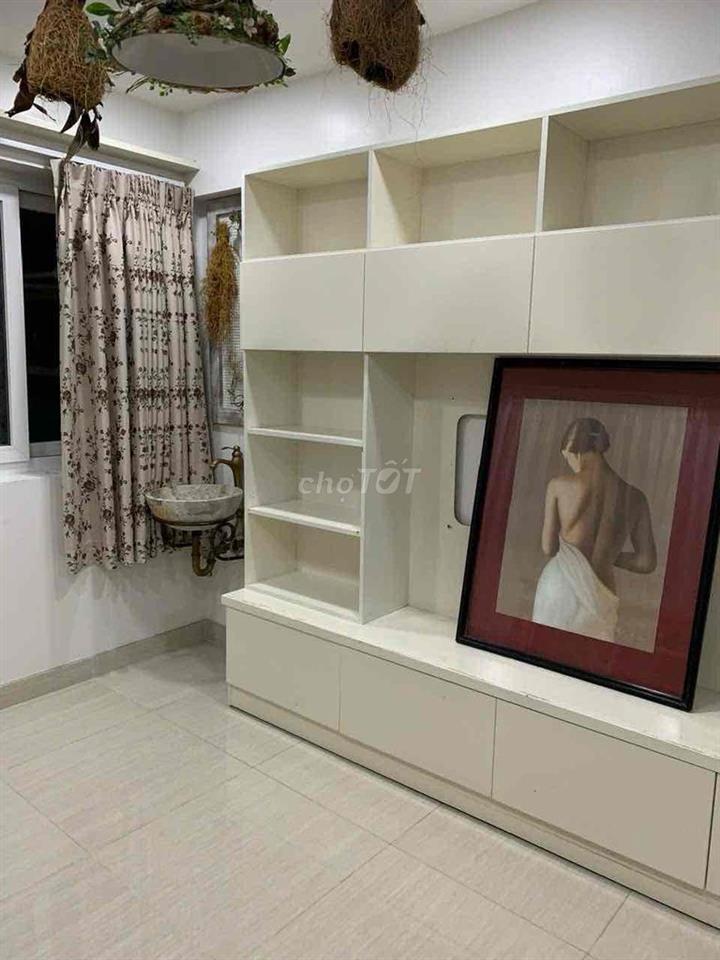 hêm Nguyễn thị minh khai đối diện công viên tao đàn