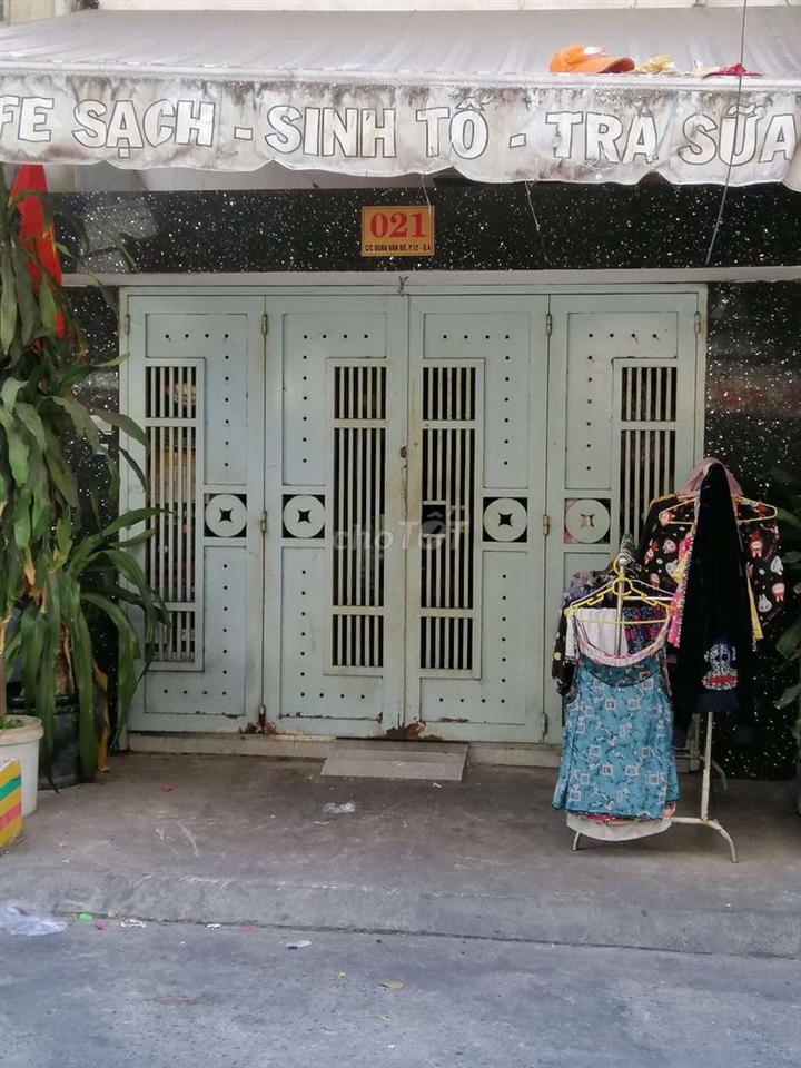 từng trệt chung cư mặt hướng về chợ xóm chiếu