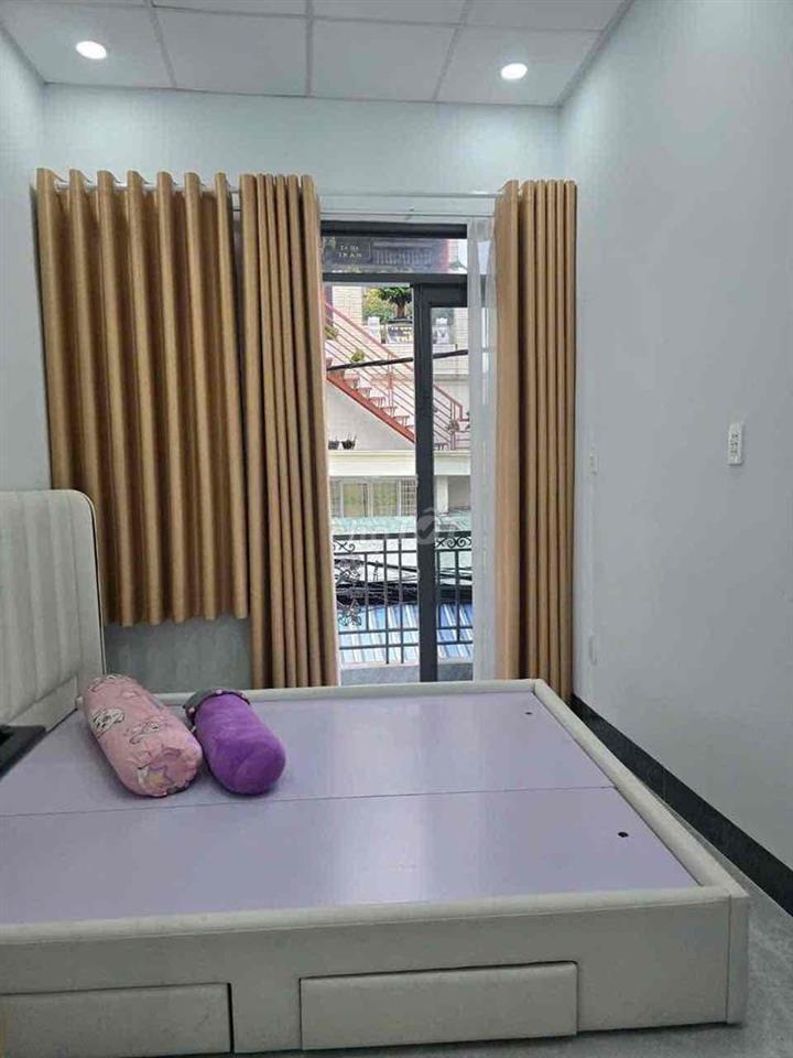 nhà 1 trệt, 1 lầu 2 phòng ngủ , 2 tollet, phòng khách nhà bếp đẹp mỡi