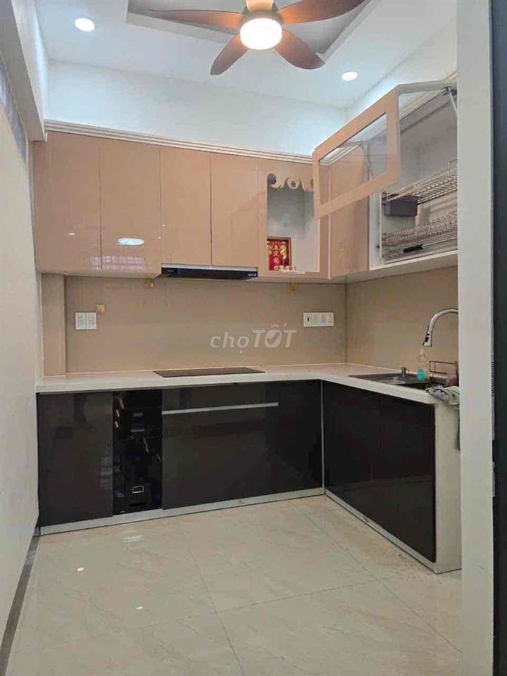 nhà 1 trệt, 1 lầu 2 phòng ngủ , 2 tollet, phòng khách nhà bếp đẹp mỡi