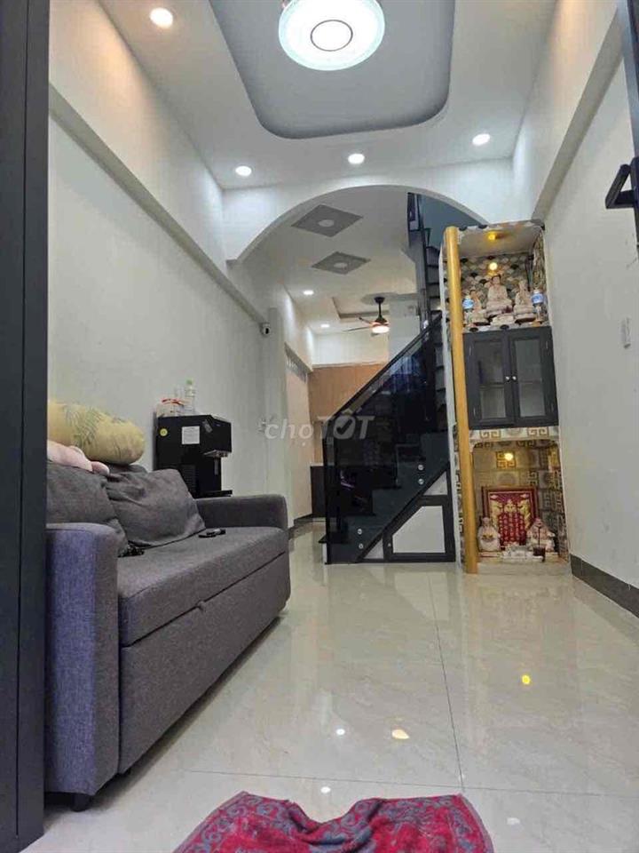nhà 1 trệt, 1 lầu 2 phòng ngủ , 2 tollet, phòng khách nhà bếp đẹp mỡi