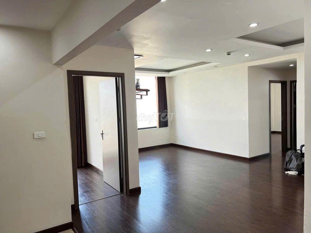 Căn Penthouse Bảy Hiền- 4 phòng ngủ  150m2- giá 17 triệu/ tháng