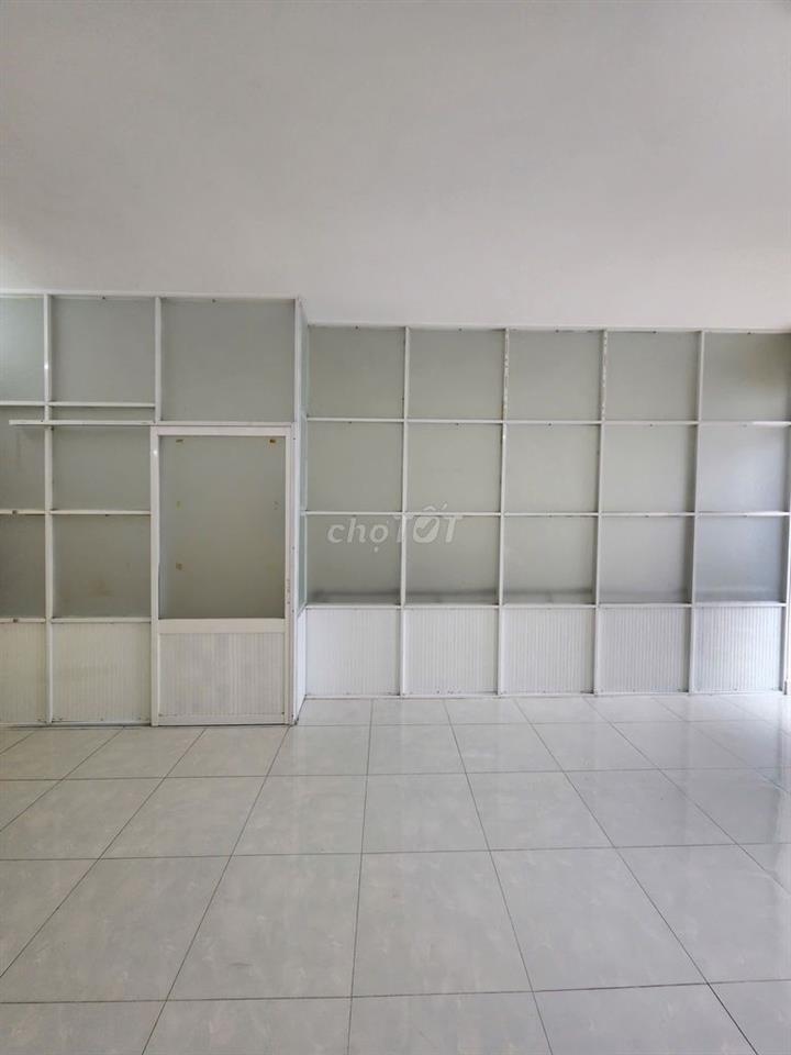 Phòng trọ rộng có ban công ngã tư Bảy Hiền