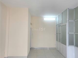 Phòng trọ rộng có ban công ngã tư Bảy Hiền