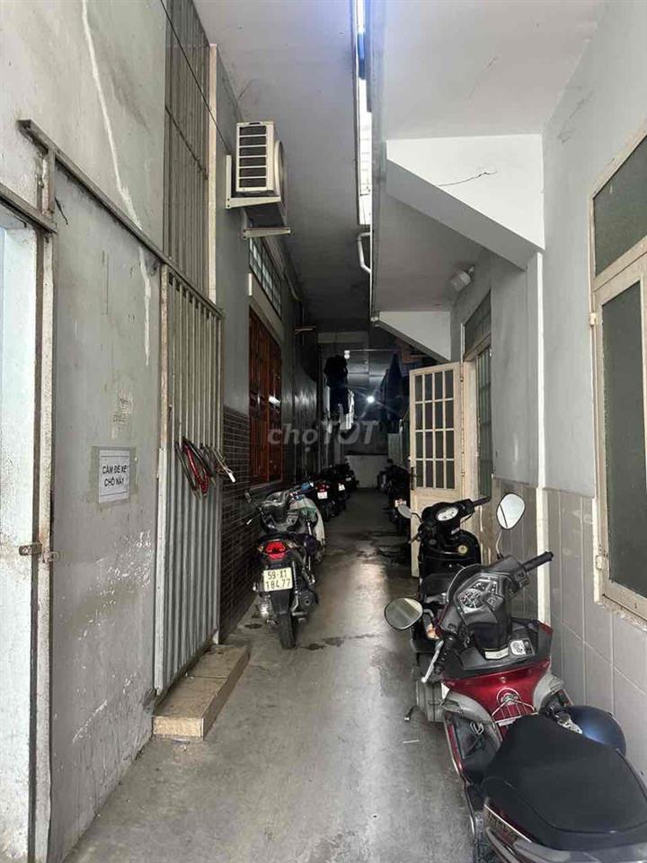 Bán nhà nguyên căn ( có 1 nhà, 1 kiot, 11 phòng trọ)