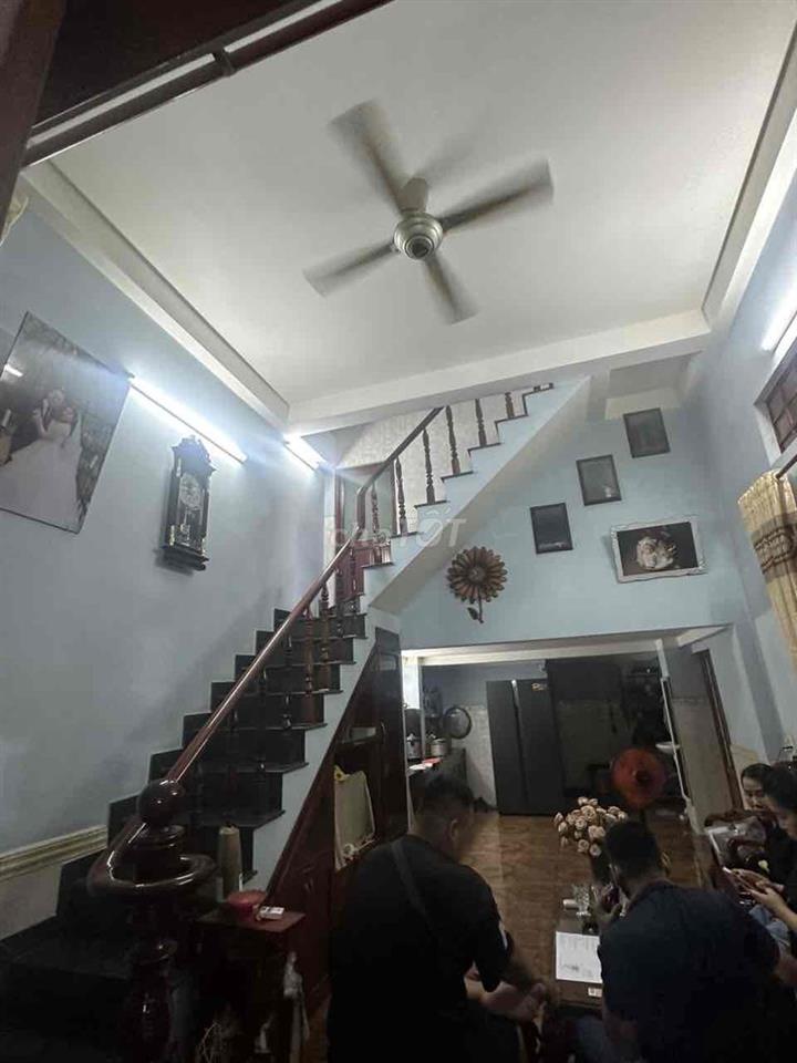 Bán nhà nguyên căn ( có 1 nhà, 1 kiot, 11 phòng trọ)