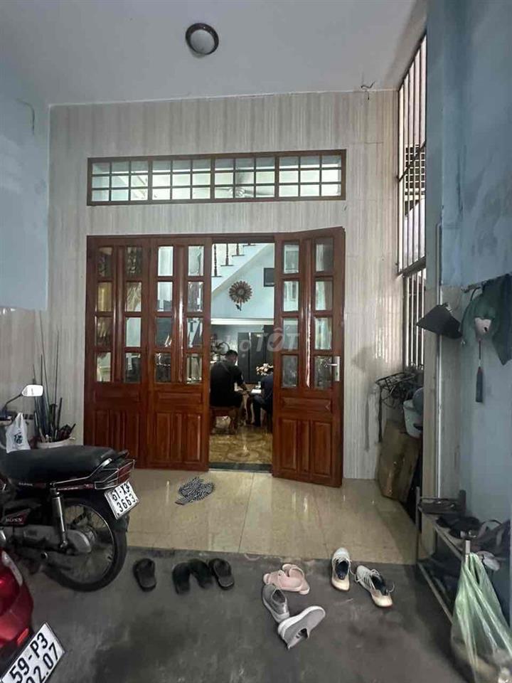 Bán nhà nguyên căn ( có 1 nhà, 1 kiot, 11 phòng trọ)