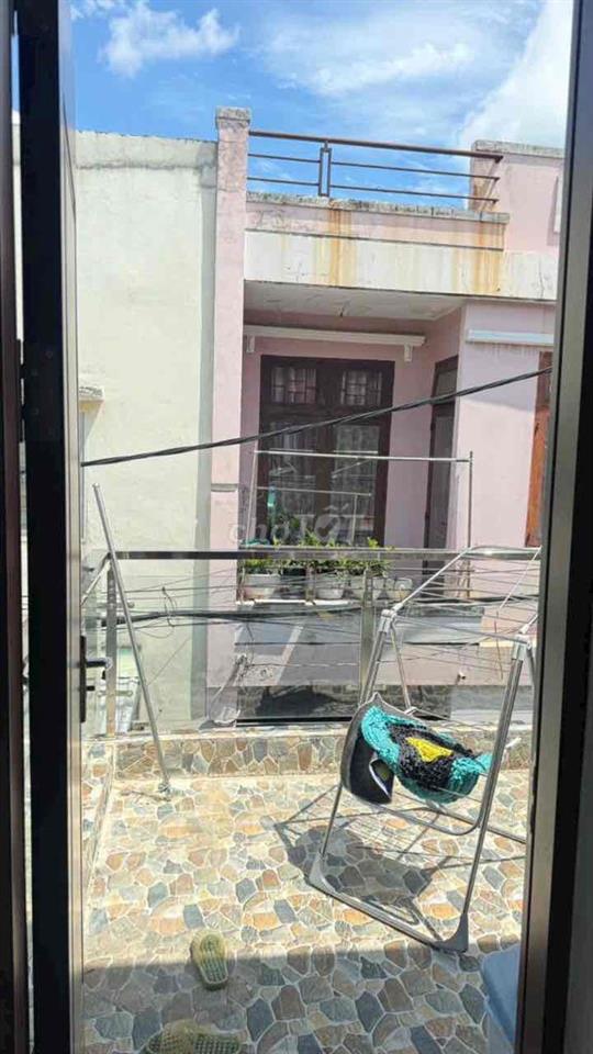 BÁN NHÀ Nhà 1 trệt 1 lầu sân thượng