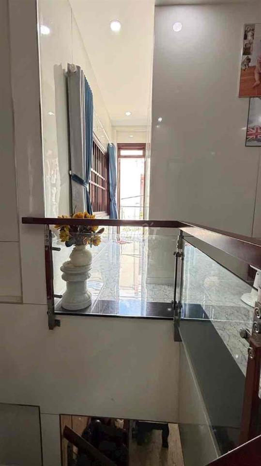 BÁN NHÀ Nhà 1 trệt 1 lầu sân thượng