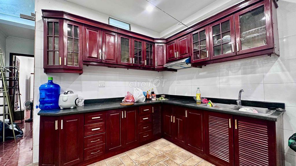 Mặt phố rất sạch, điện giá dân tại khu Trung Kính, Cầu Giấy.