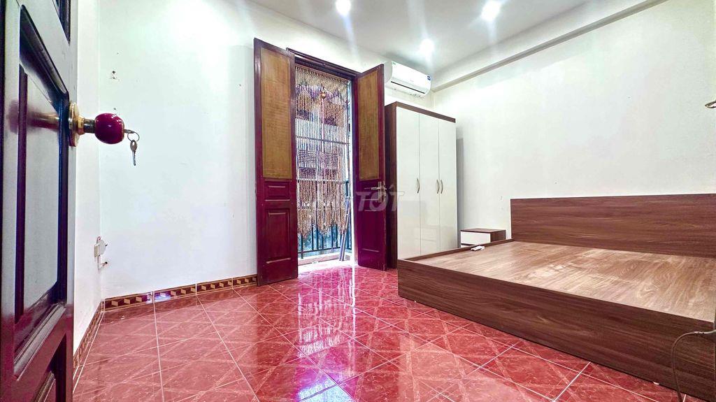 Mặt phố rất sạch, điện giá dân tại khu Trung Kính, Cầu Giấy.