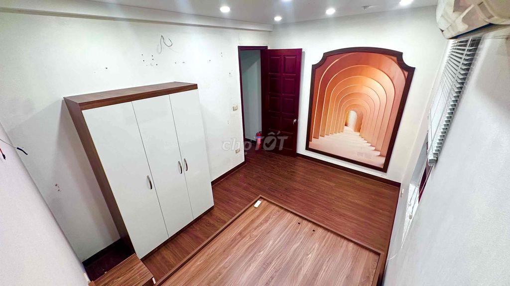 Mặt phố rất sạch, điện giá dân tại khu Trung Kính, Cầu Giấy.