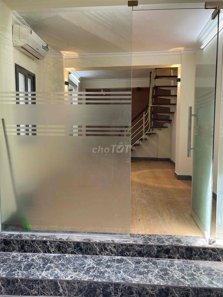 Cho thuê nhà khu trung tâm, cách Hồ Gươm 1km