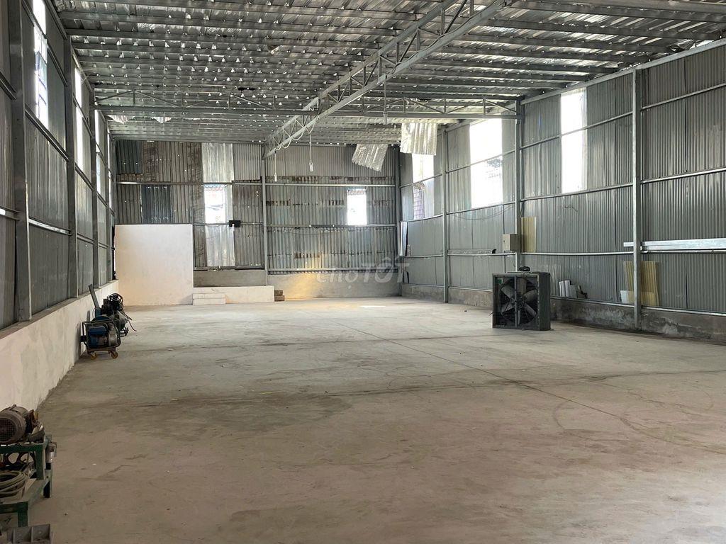 Cho thuê Kho 300m2, lê Thị Út HXT, giá 10tr