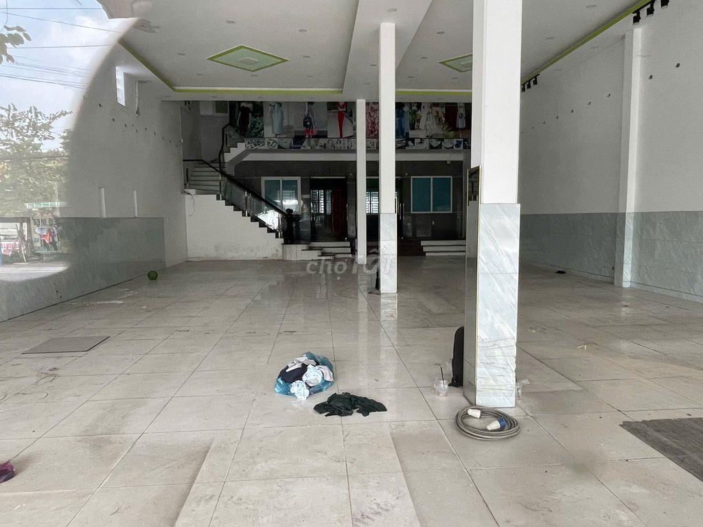 Cho thuê Mặt bằng 10 x 30m, Tầng lững,  giá 30tr