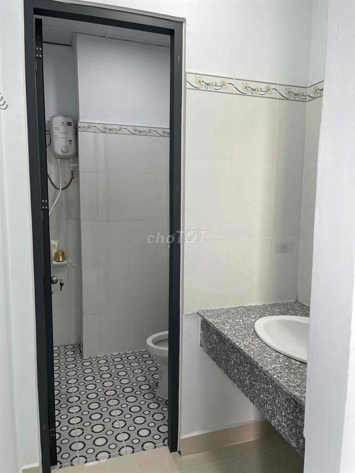 Chính chủ cho thuê căn hộ chung cư tầng cao, view biển, ban công rộng