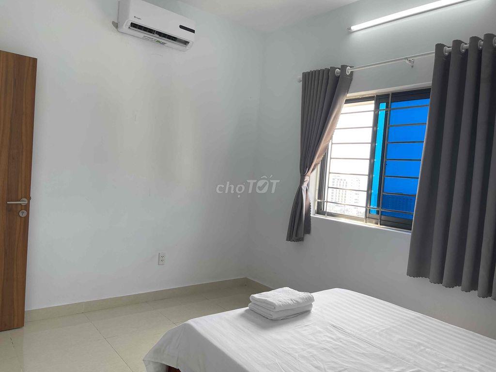 Chính chủ cho thuê căn hộ chung cư tầng cao, view biển, ban công rộng