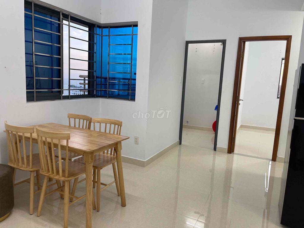 Chính chủ cho thuê căn hộ chung cư tầng cao, view biển, ban công rộng