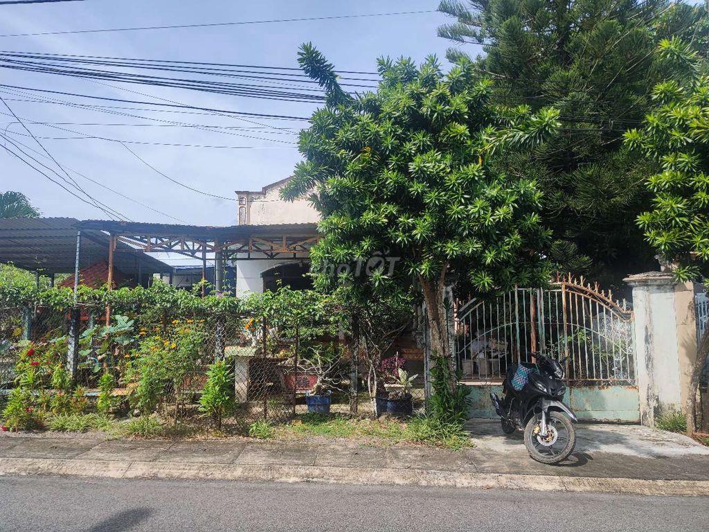Bán đất kèm nhà cấp 4 cũ, đường nhựa 10m, khu dân cư bàn cờ