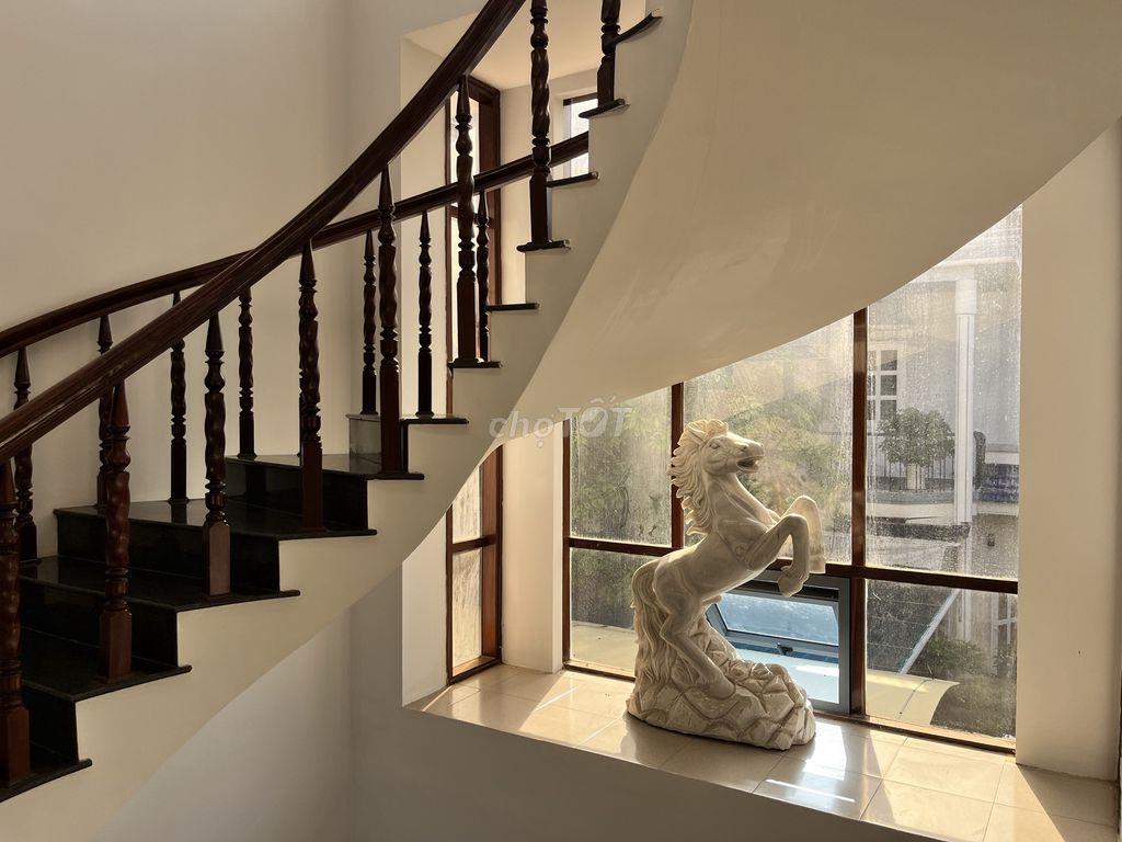 Cho thuê Biệt thự 1 trệt, 2 lầu