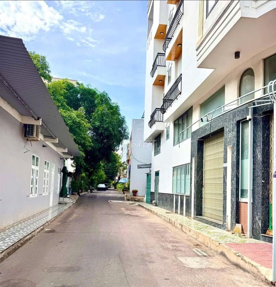 Nhà hẻm thông Nguyễn Thái Học, Thanh Niên 100m2, ngang 6m