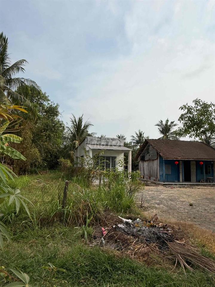 BÁN ĐẤT TÂY NINH 299,8M² – CÓ SẴN 100M² THỔ CƯ – GIÁ 1,3 TỶ