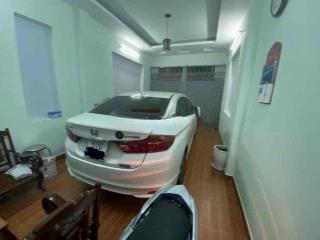 Ngang 3m1 dài 10m nhà cứng 1 trệt 1 lưng 3 lầu BTCt Xe hơi vào ngủ