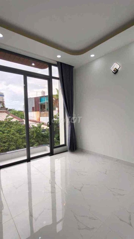 Xuất cảnh Bán căn nhà Đường Chiến lược 5 x 15,5m, Trệt 2 Lầu ST, 4,5 t
